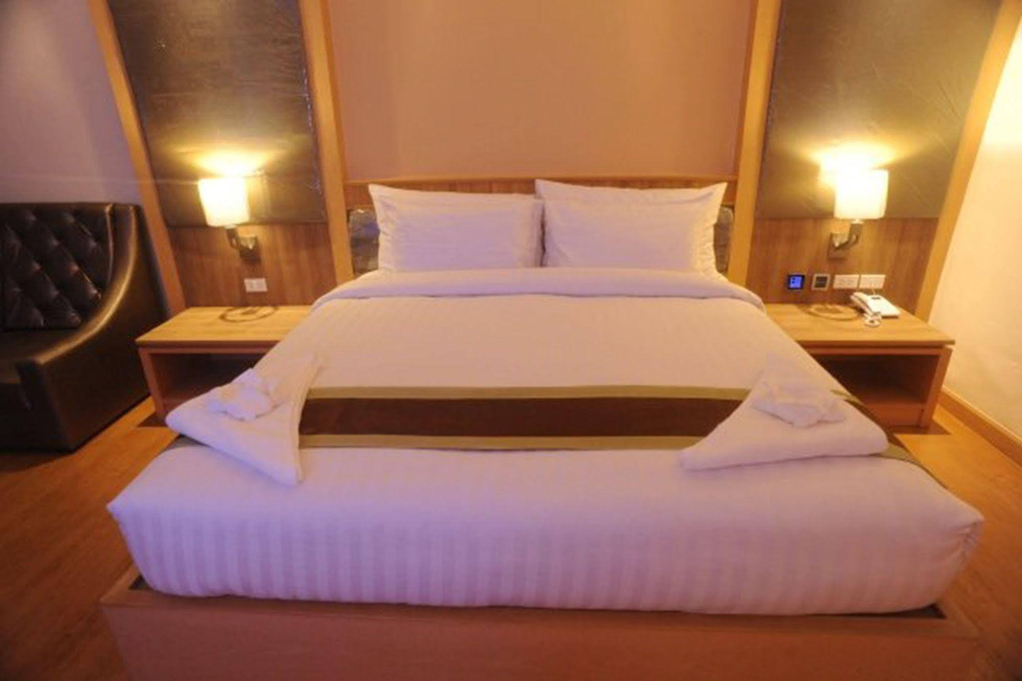 Kitlada Hotel Udonthani Экстерьер фото