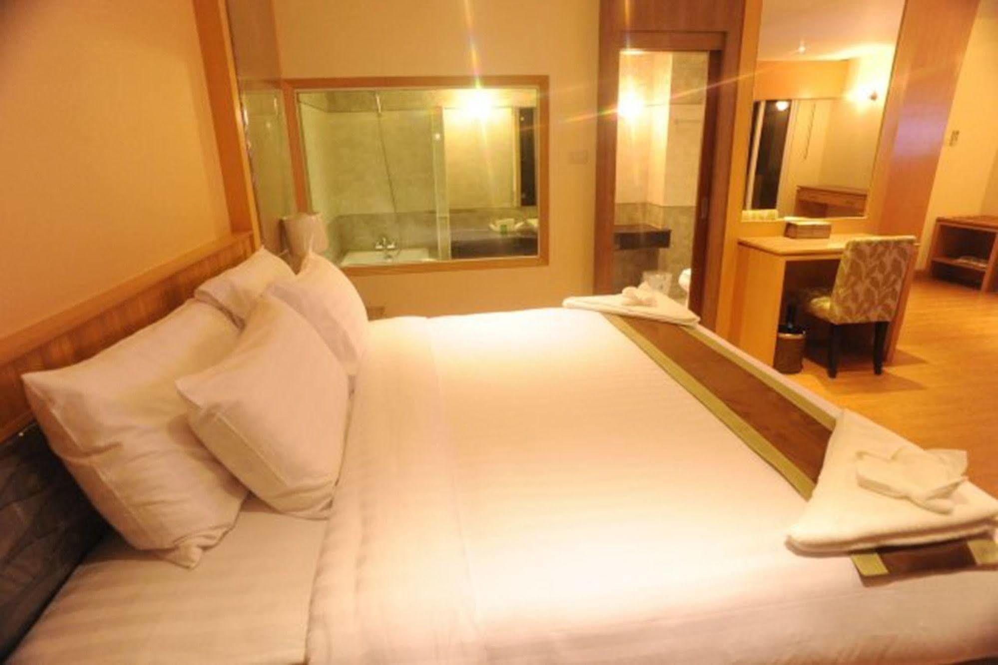 Kitlada Hotel Udonthani Экстерьер фото